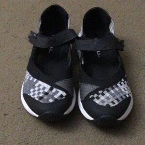 Stylish Black and Gray women’s shoes